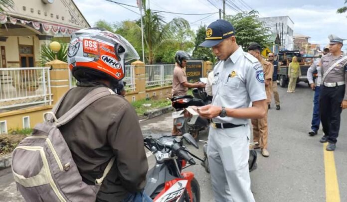Melalui Operasi Gabungan Melalui Operasi Gabungan