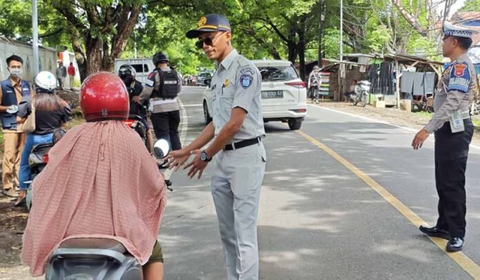 Mengikuti Operasi Gabungan Mengikuti Operasi Gabungan
