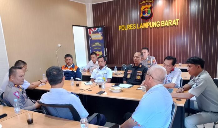 Komunikasi Lalu Lintas di Kabupaten Lampung Barat Komunikasi Lalu Lintas di Kabupaten Lampung Barat