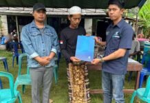dengan Mobil Pick Up