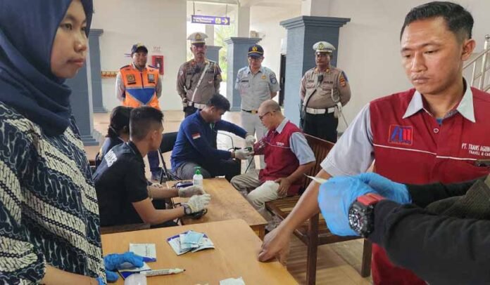 Periksa Urine Sopir Angkutan Umum Periksa Urine Sopir Angkutan Umum