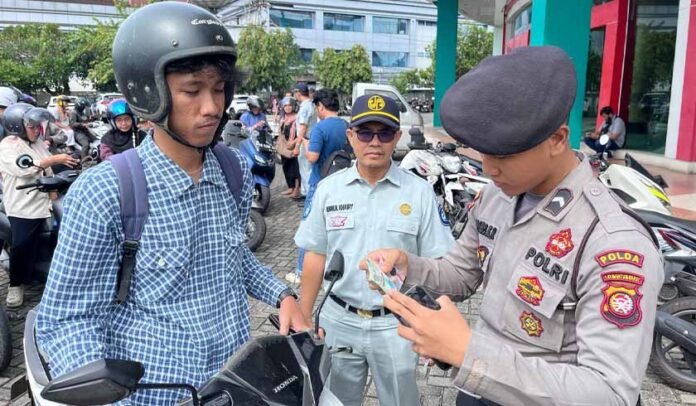dan Kepatuhan Berkendara dan Kepatuhan Berkendara