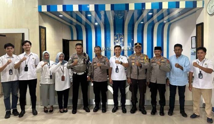 dengan Kapolres Palopo dengan Kapolres Palopo