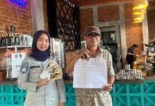 dengan Teras Muara Cafe