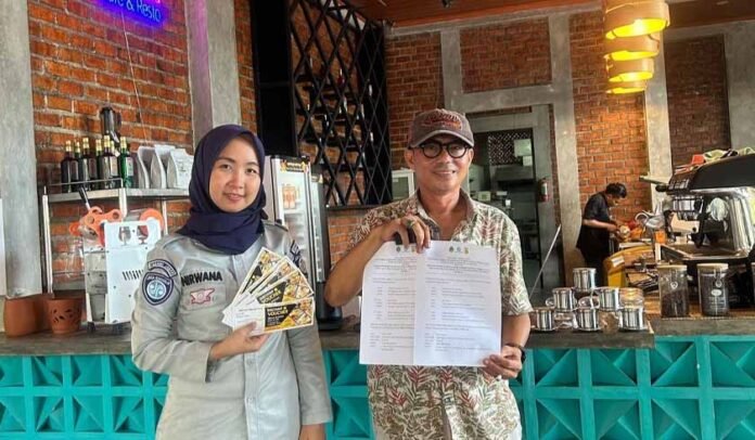 dengan Teras Muara Cafe