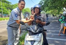 di Depan Exit Tol Suramadu