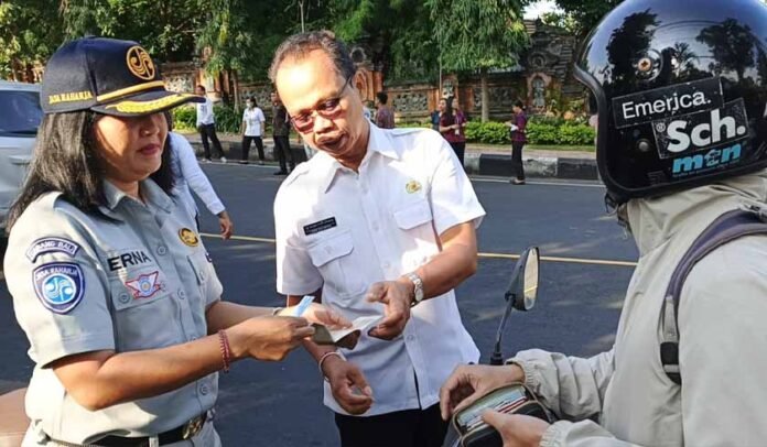 di Patung Tugu Tiga Sukasada di Patung Tugu Tiga Sukasada
