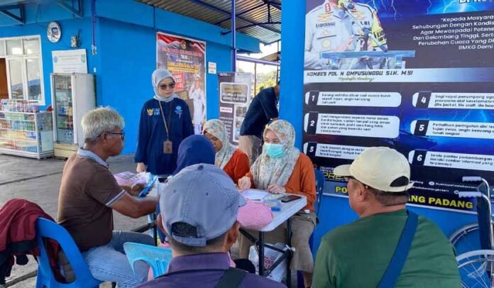 di Pelabuhan Belakang Padang di Pelabuhan Belakang Padang