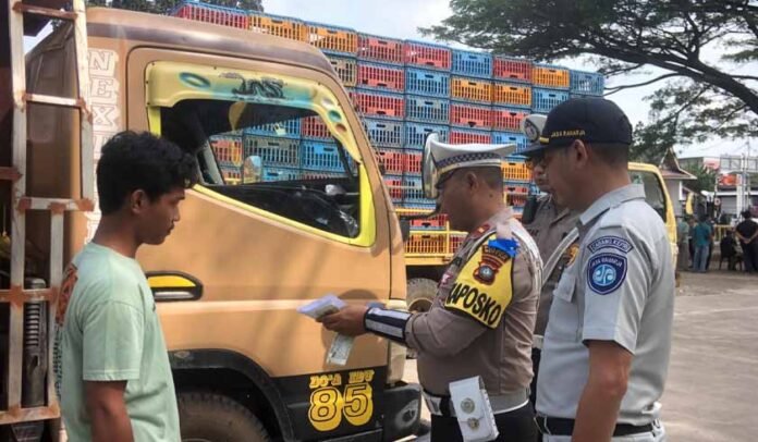 di Pelabuhan Roro Tanjung Uban di Pelabuhan Roro Tanjung Uban