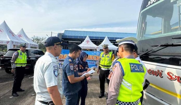di Terminal Dukuhsalam