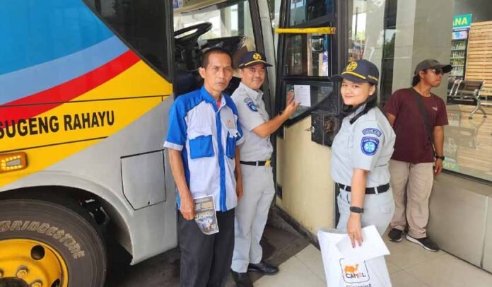 di Terminal Purbaya Kota Madiun di Terminal Purbaya Kota Madiun