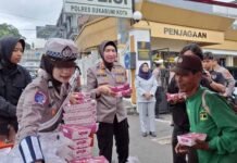 Pembagian Takjil Gratis