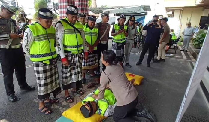 Pertolongan Pertama Gawat Darurat Pertolongan Pertama Gawat Darurat