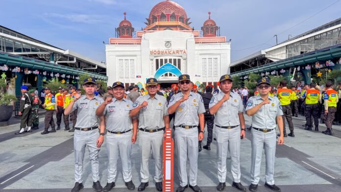 Lebaran Tahun 2025 di Halaman Stasiun Tugu PT KAI DAOP 6 Yogyakarta Lebaran Tahun 2025 di Halaman Stasiun Tugu PT KAI DAOP 6 Yogyakarta
