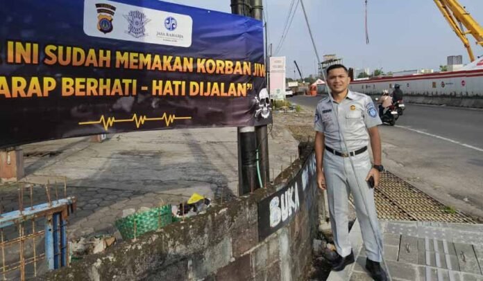 di Daerah Titik Rawan Lakalantas di Daerah Titik Rawan Lakalantas