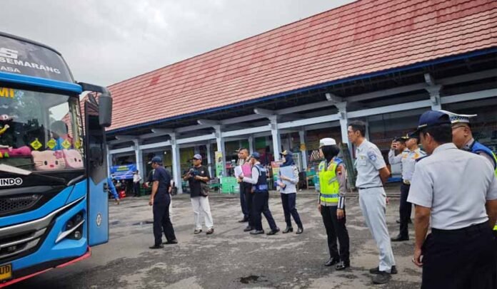 di Terminal Rembang di Terminal Rembang