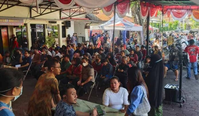 Pajak Penuhi Samsat Semarang 1