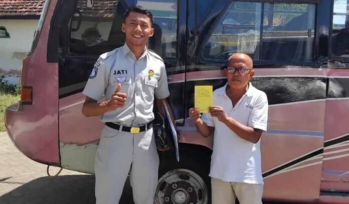 dengan Kunjungan Door to Door