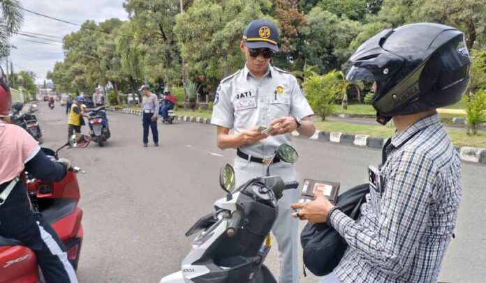 dengan Operasi Gabungan dengan Operasi Gabungan