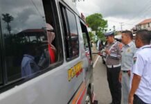 di Jalan Raya Lubuk Sikaping