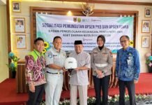 Warga Bayar Pajak Kendaraan