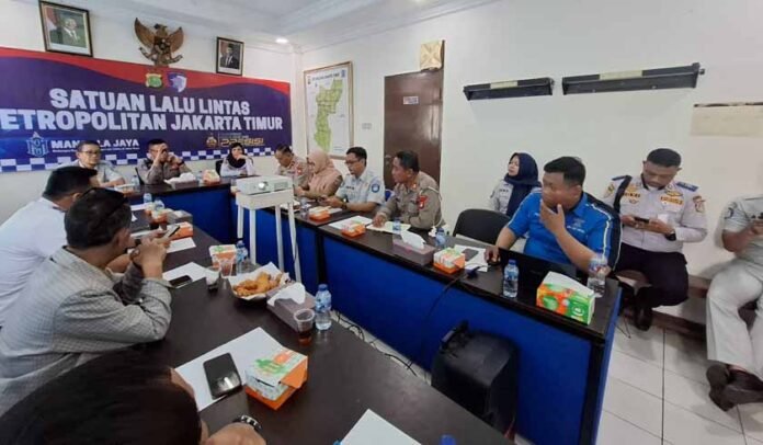 Lintas di Jakarta Timur Lintas di Jakarta Timur