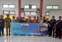 di Tengah Warga Karusen Janang