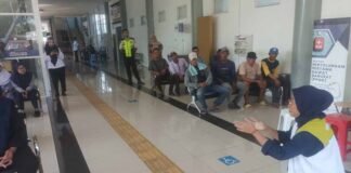 Di Terminal Pakupatan