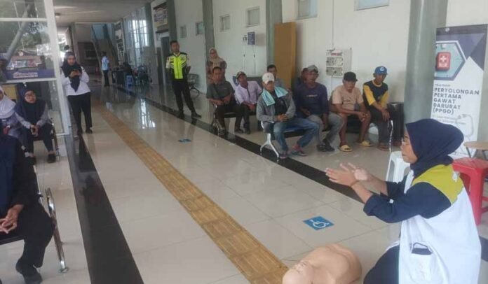 Di Terminal Pakupatan