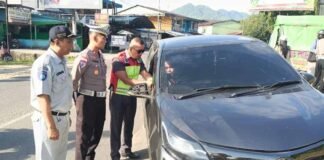 Pengendara di Bengkayang