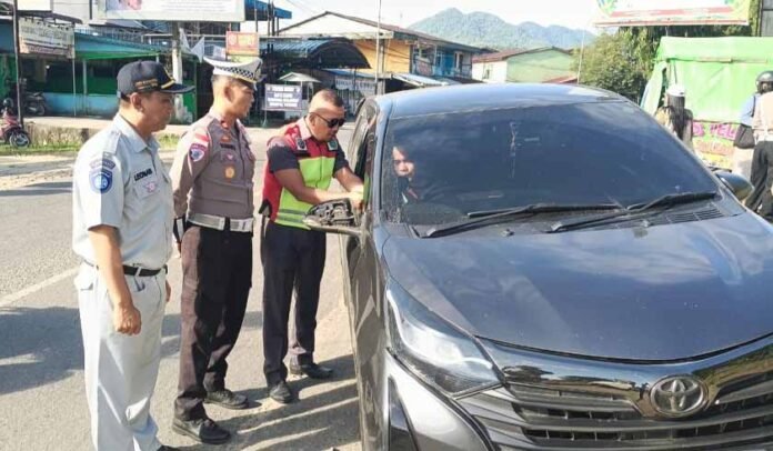 Pengendara di Bengkayang Pengendara di Bengkayang