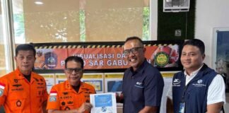 Tim Penyelam KMP Tunu Pratama Jaya