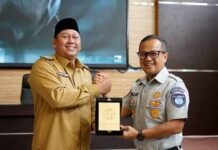 di Halaman Kantor Bupati Barito Kuala