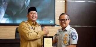 di Halaman Kantor Bupati Barito Kuala