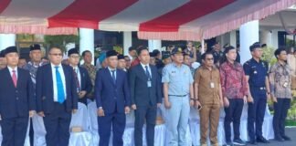 di Halaman Kantor Bupati Sumbawa