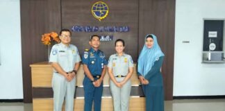 di Kawasan Pelabuhan Pulau Baai