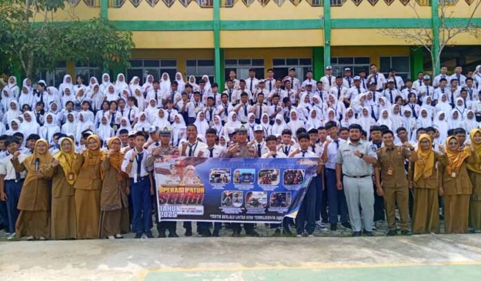 di SMK Negeri 1 Tanjungpinang di SMK Negeri 1 Tanjungpinang