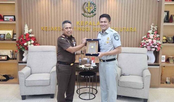 ke Kejaksaan Tinggi Sulawesi Utara ke Kejaksaan Tinggi Sulawesi Utara