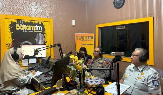 Kendaraan Bermotor melalui Radio Batam FM Kendaraan Bermotor melalui Radio Batam FM