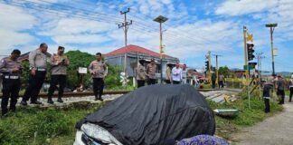 Tertemper Kereta Api di Padang
