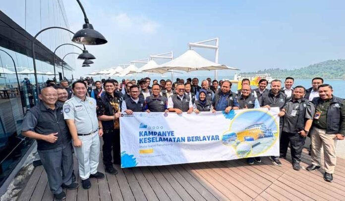 Menyelenggarakan Kampanye Keselamatan Berlayar