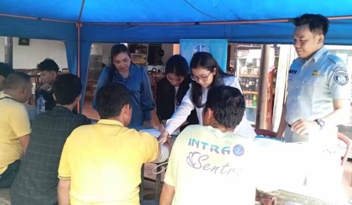 Penumpang dan Awak Angkutan Umum Penumpang dan Awak Angkutan Umum