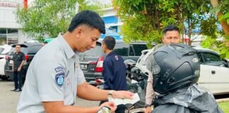Bermotor Kepada Masyarakat