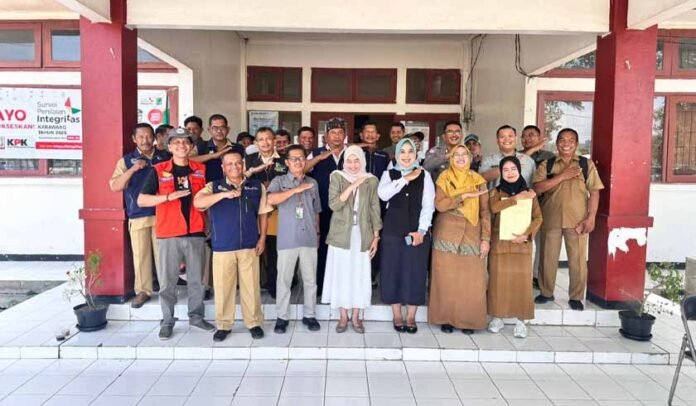 Di Kantor Kecamatan Cilamaya Kulon