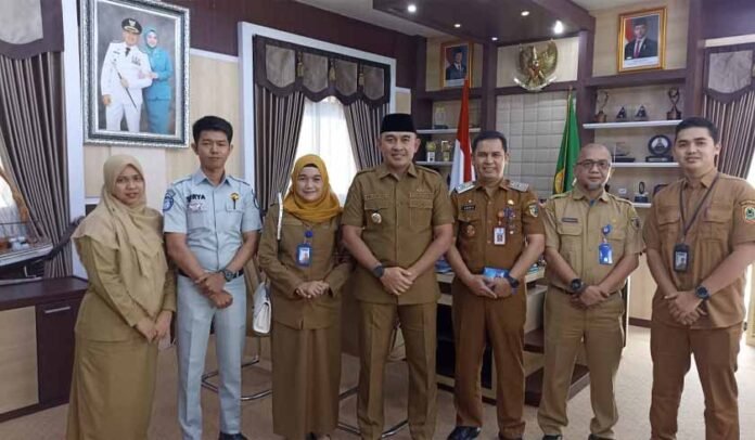 Kendaraan Dinas Plat Merah