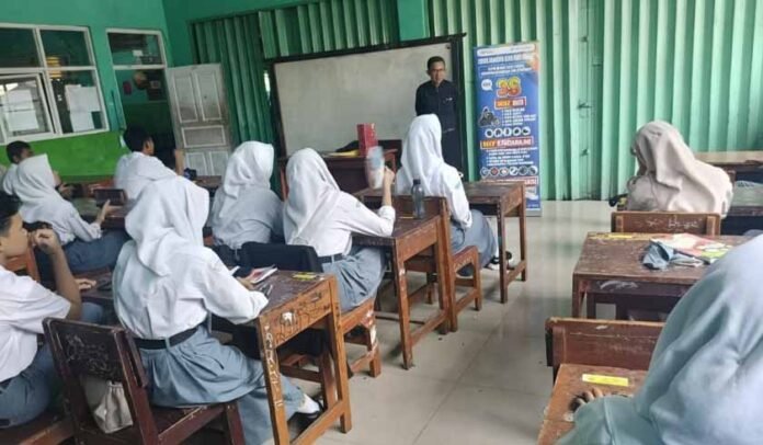 Lalu Lintas Lewat PPKL