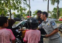 Jasa Raharja Kanwil Kepri Gencarkan Pembagian Flyer Pemutihan Pajak Kendaraan Bermotor Pajak Kendaraan Bermotor