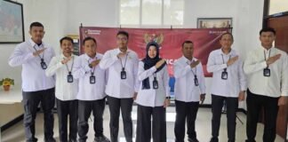 dengan Upacara Khidmat