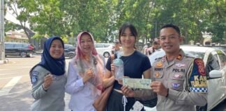 di Pasar Kreatif Bandung