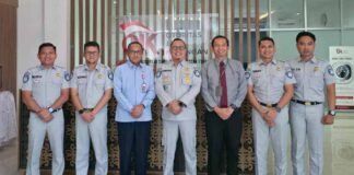 Kunjungi Otoritas Jasa Keuangan